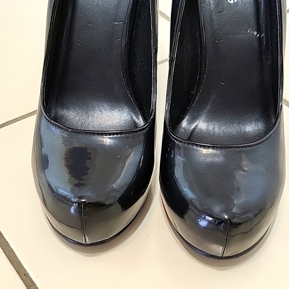 Super Sexy Faux-Patent Platform Stilettos! 7 - Picture 9 of 10